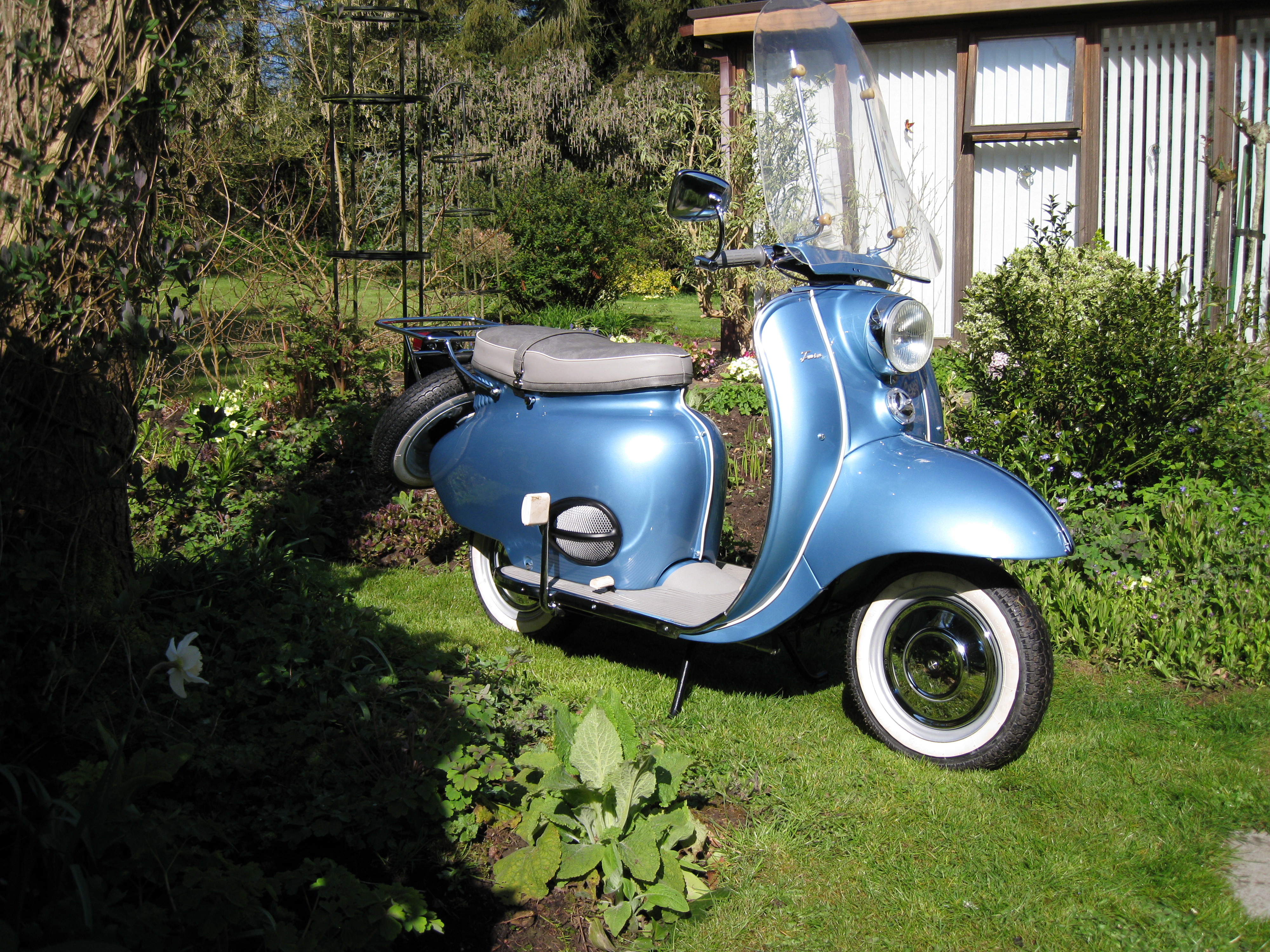 A photo of a Triumph Tigresss, linking to a page with more infomation.